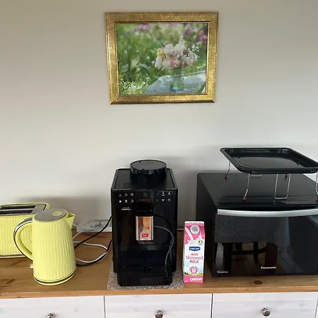 Lakeview Home, Doubleroom Private Bathroom, Self Catering * Castlebar