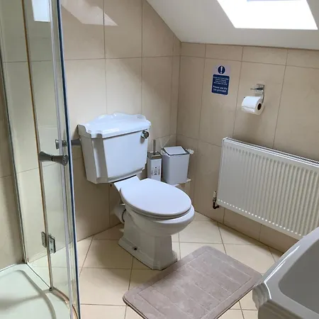 Lakeview Home, Doubleroom Private Bathroom, Self Catering * キャッスルバー