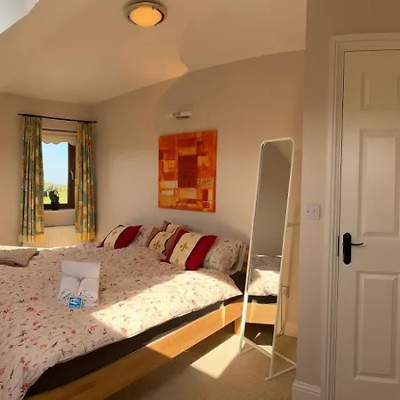 Lakeview Home, Doubleroom Private Bathroom, Self Catering * Castlebar