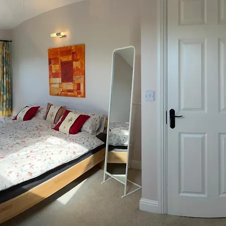 Lakeview Home, Doubleroom Private Bathroom, Self Catering Alojamento de Acomodação e Pequeno-almoço Castlebar
