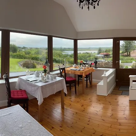 Lakeview Home, Doubleroom Private Bathroom, Self Catering ベッド・アンド・ブレックファスト キャッスルバー